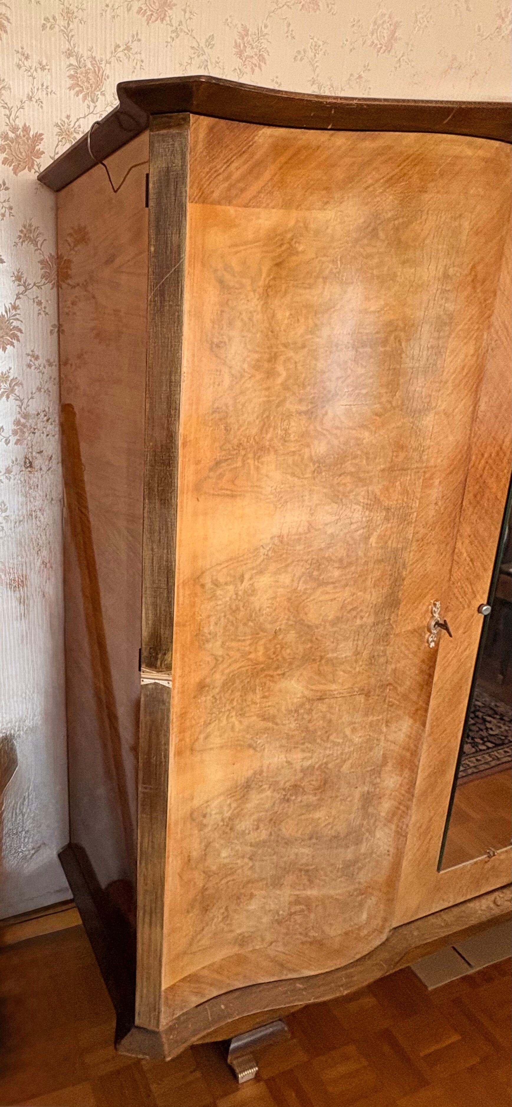 Grande armoire vintage en loupe de noyer - style Art Déco