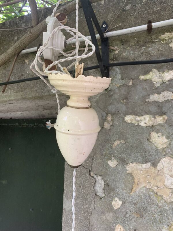 Lustre, suspension en opaline rose et intérieur blanc, complète ancienne