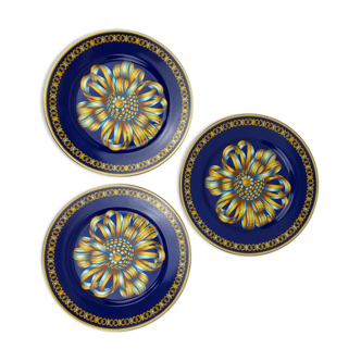 Lot de 3 assiettes Hermès modèle "Cocarde de soie" dans leur emballage, XXème