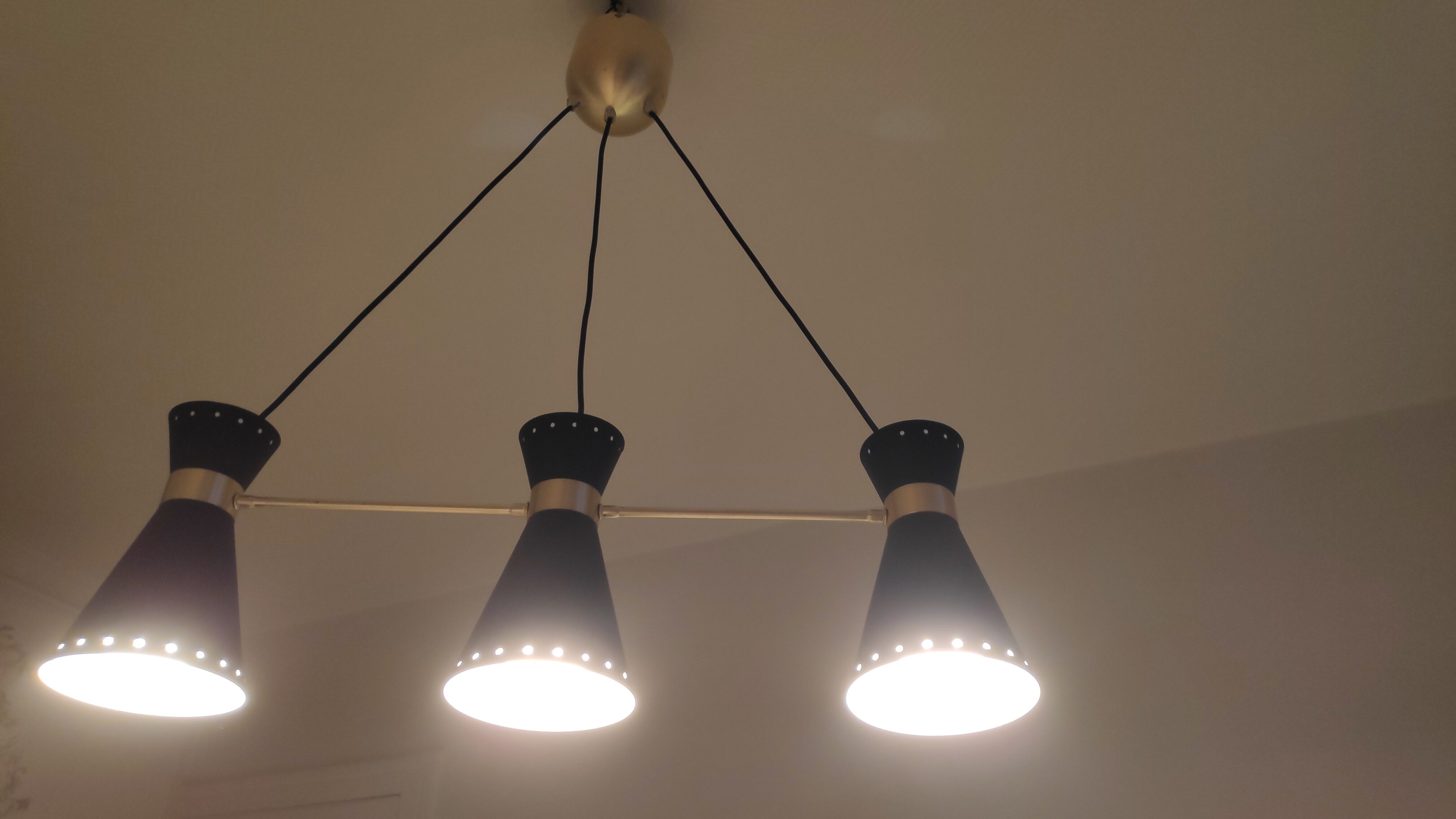 Lustre 3 diabolos en métal noir et doré