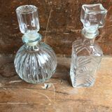 Paire bouteilles en verre moulé
