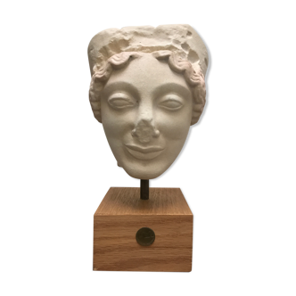 Bust head of ancient woman