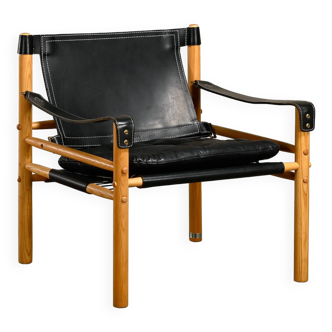 Arne norell sirocco safari lounge chair en cuir noir et frêne, suède