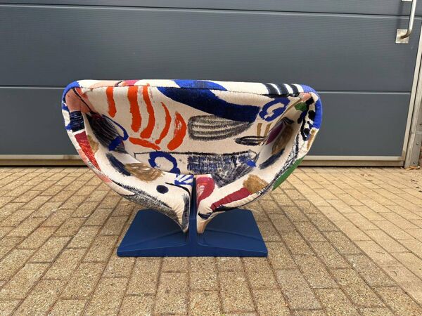 Artifort Ribbon chair van Pierre Paulin, Pierre Frey: La Toile du Paintre