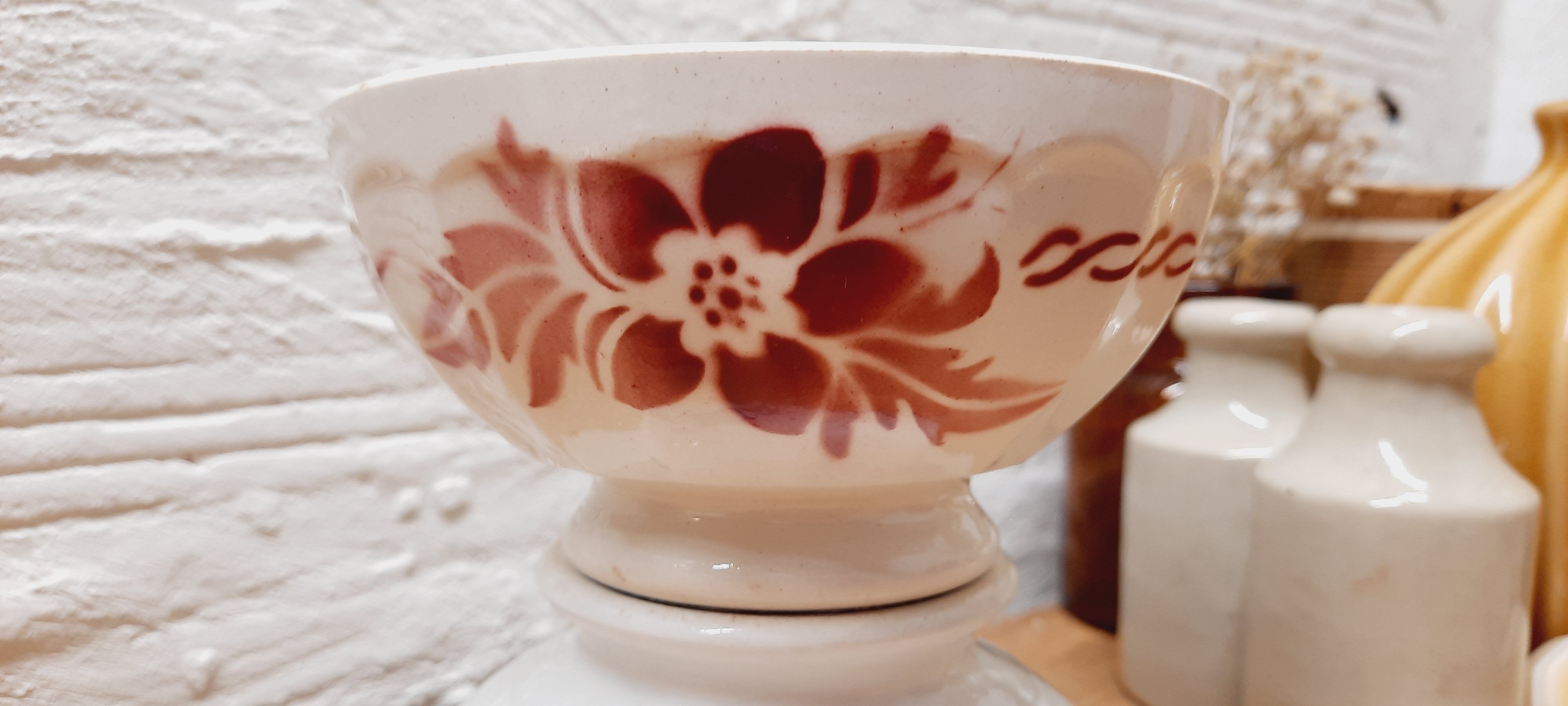 Faceted bowl pink flowers