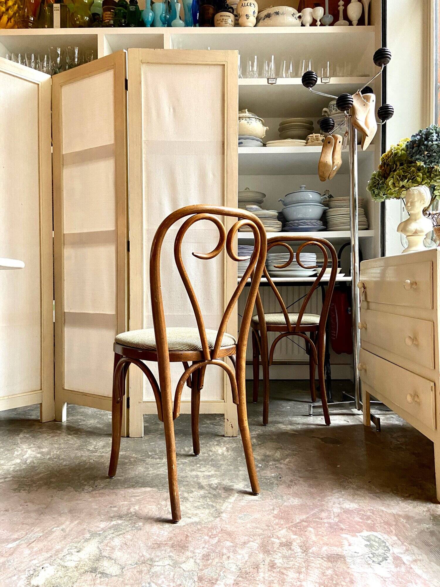Heart bistro chair in beech and green wool