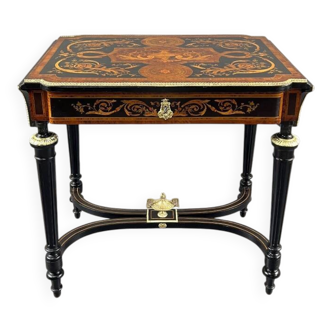Table à écrire de style Napoléon III en marqueterie et bronzes dorés, XIXe