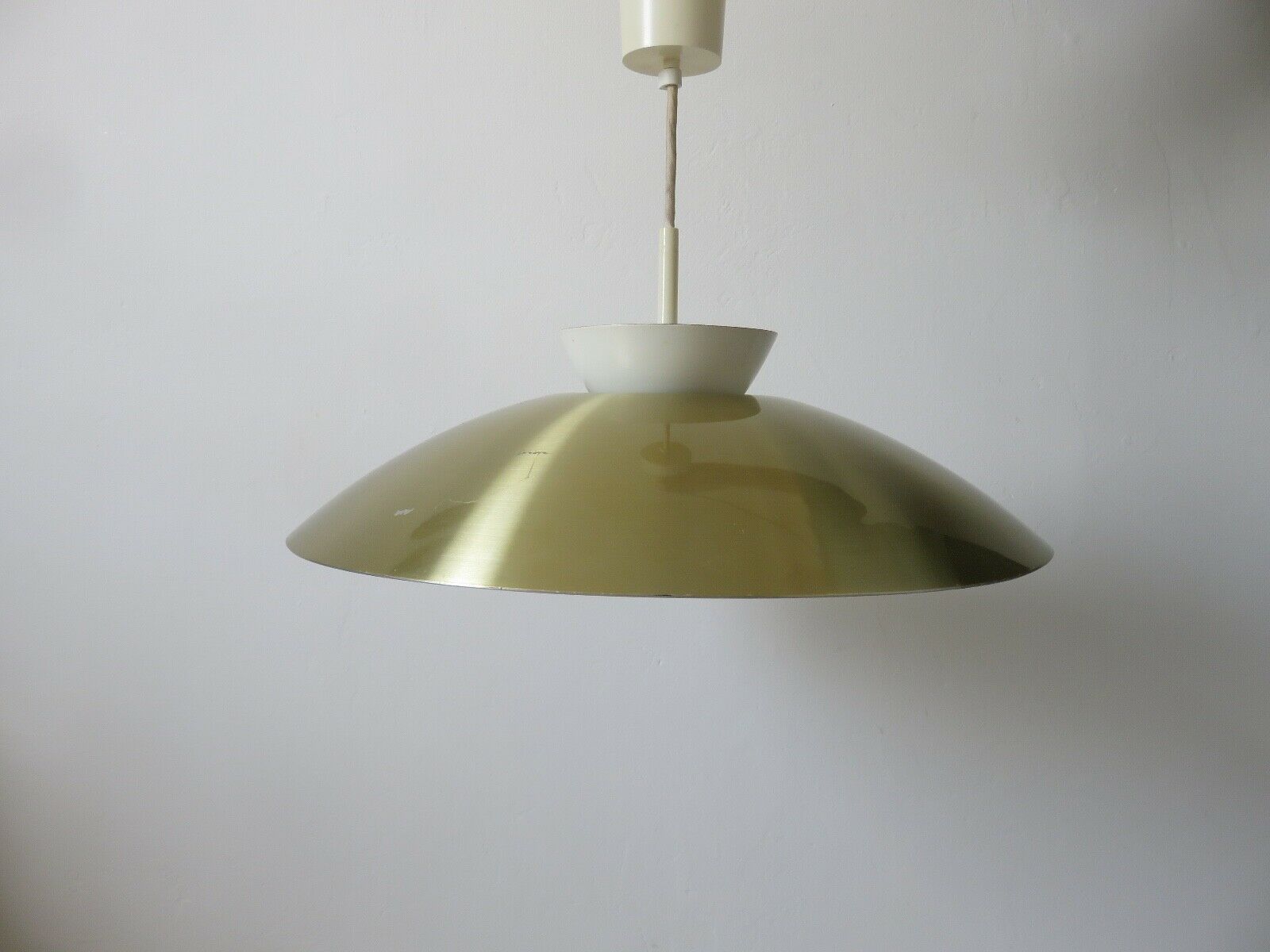 Suspension scandinave aluminium doré années 70