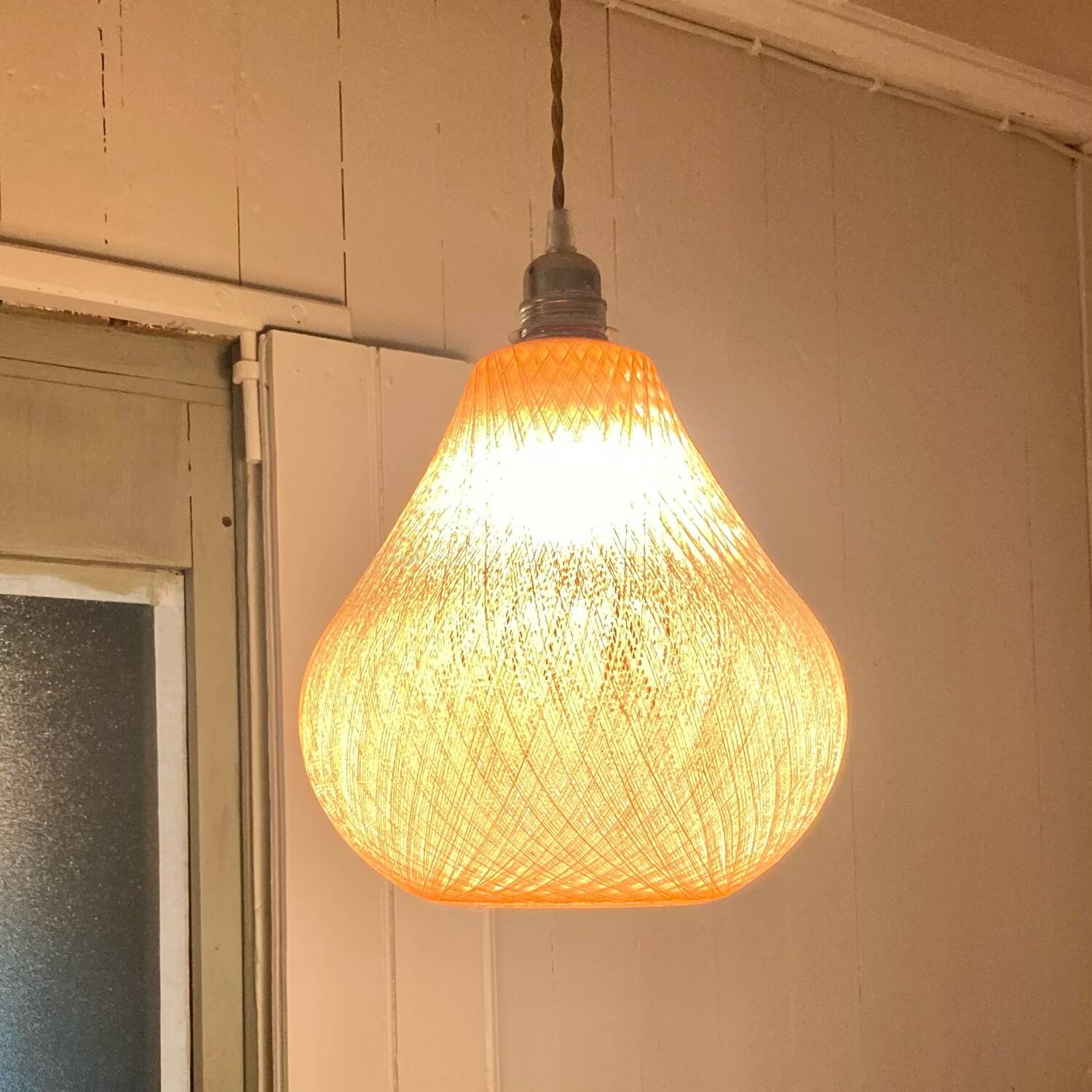 Vintage suspension in braided wires