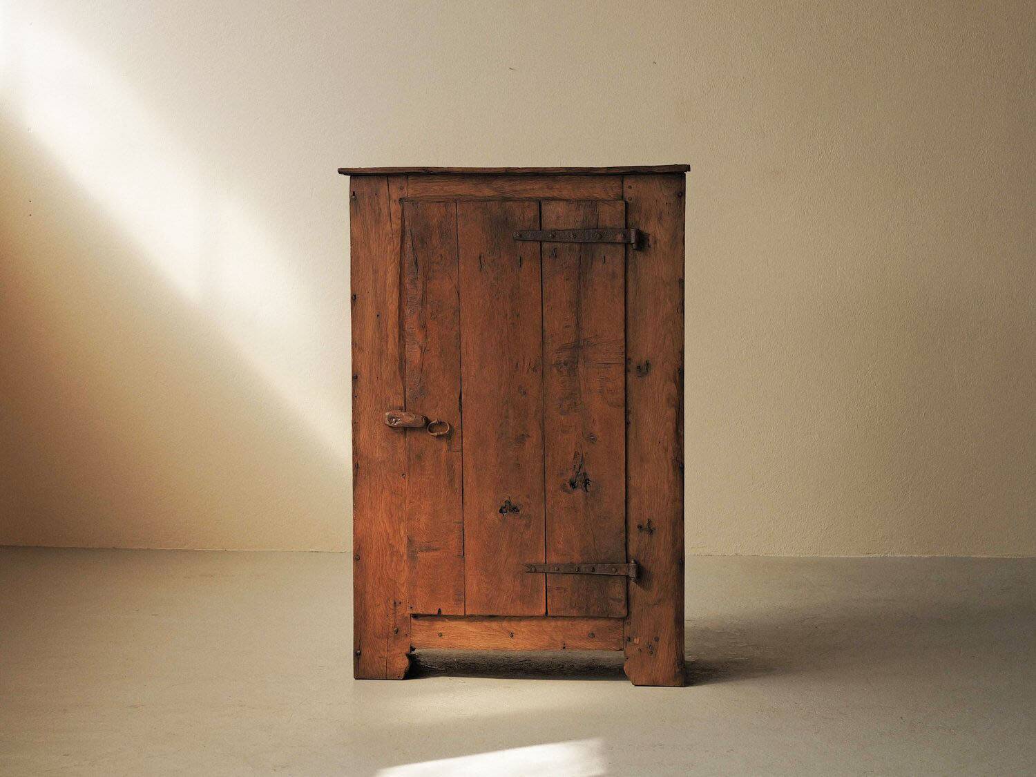 Oak furniture, folk art, Cévennes, 19th century