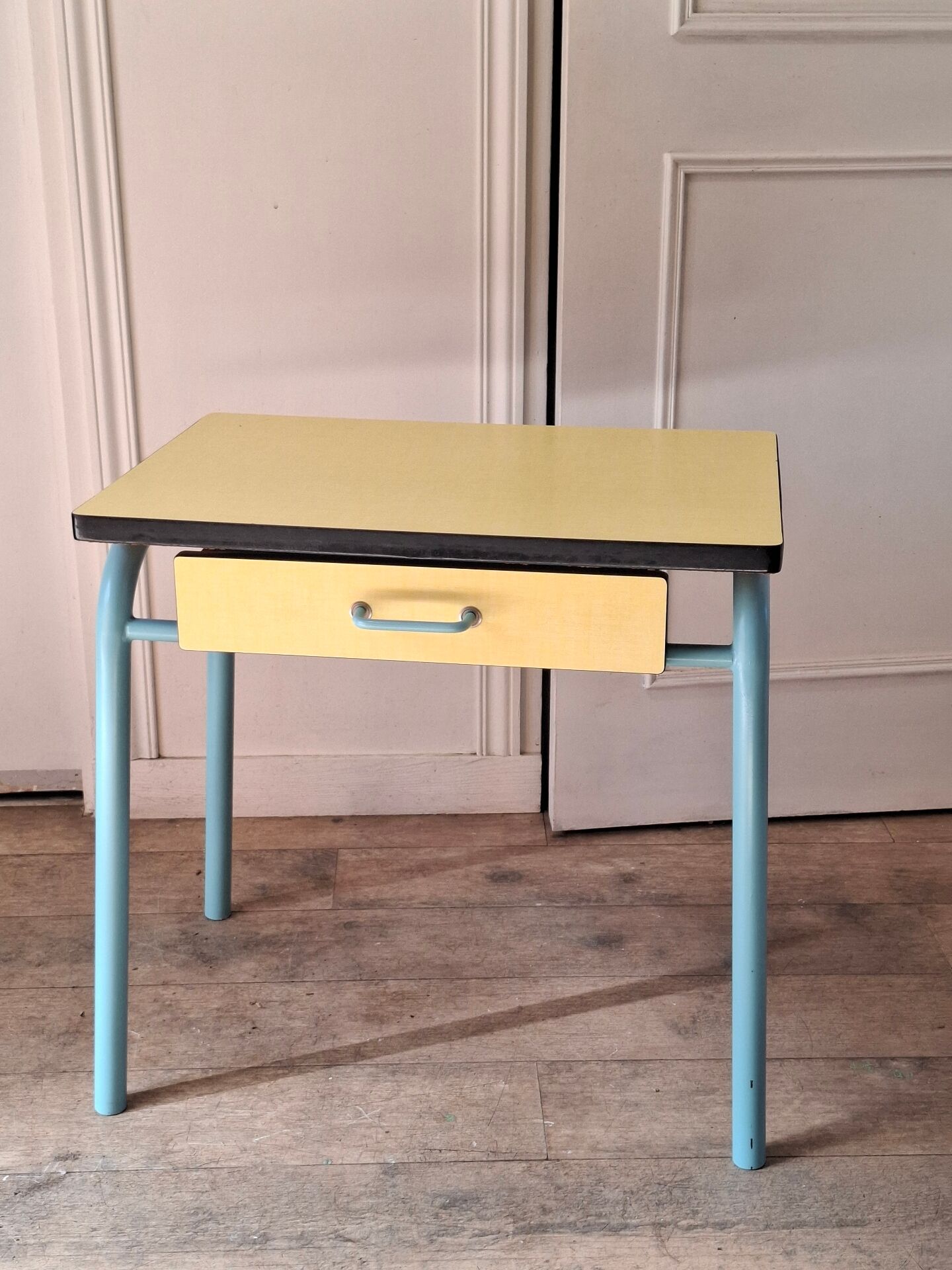Child's desk
