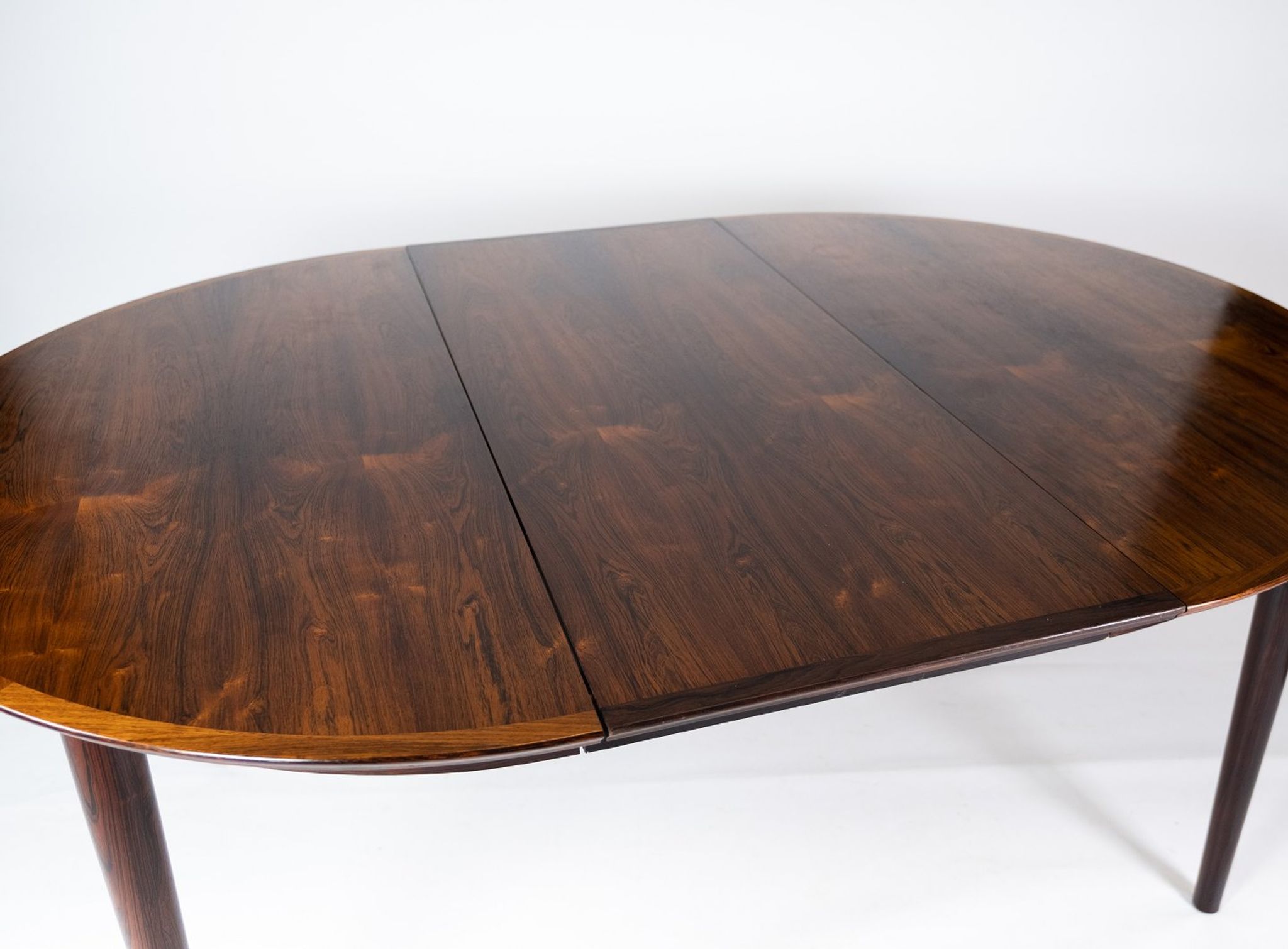 Table à manger en palissandre conçue par Arne Vodder datant des années 1960.