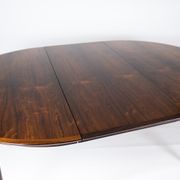 Table à manger en palissandre conçue par Arne Vodder datant des années 1960.
