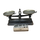 Balance ancienne et ses poids