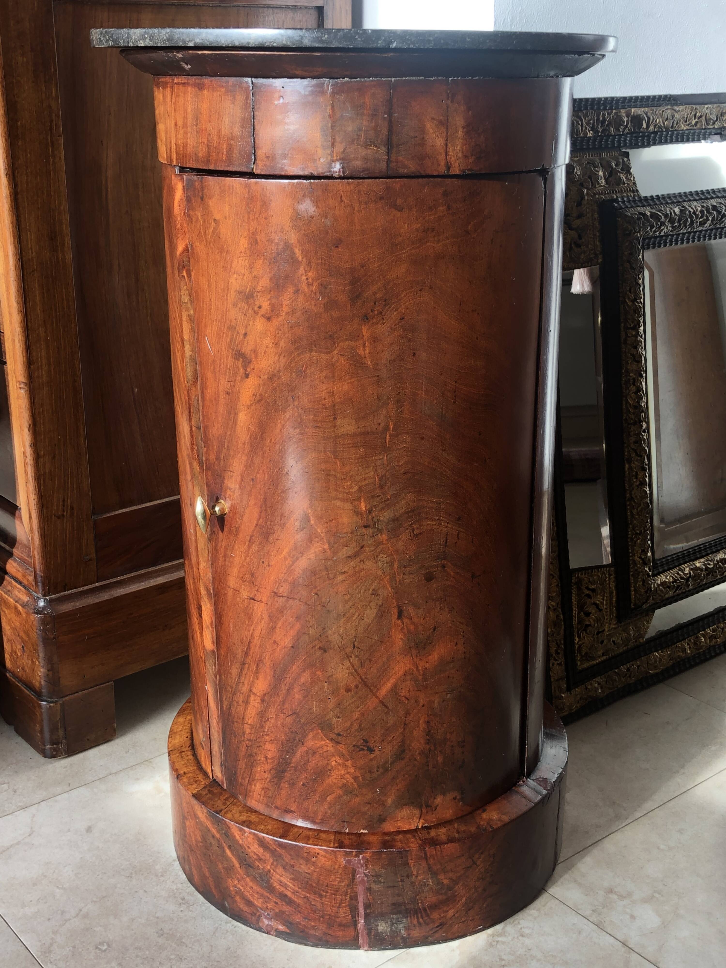 Somno empire period, flamed mahogany, anthracite Sainte-Anne marble