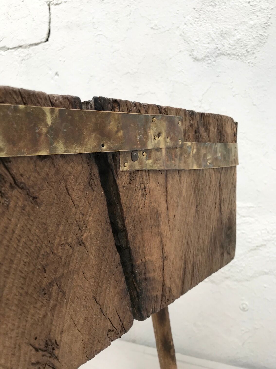 Primitive raw wood bill