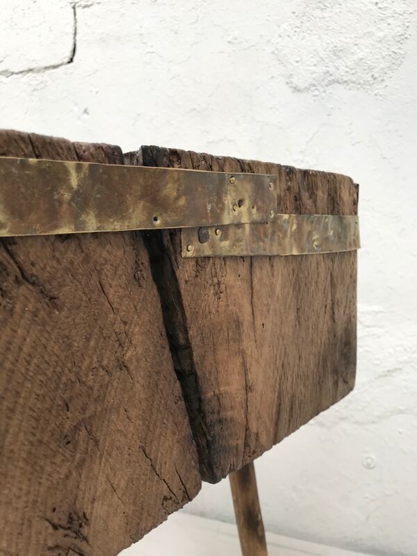 Billot primitif en bois brut