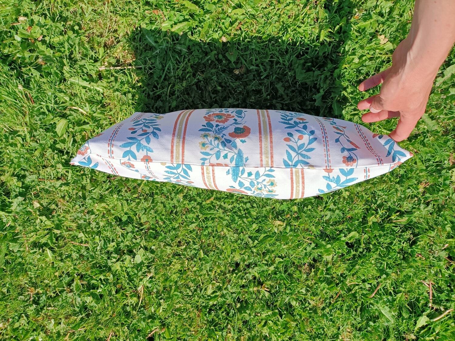 Provencal cushion
