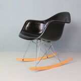 Fauteuil à bascule noir original « Rar » de Charles & Ray Eames, 1977