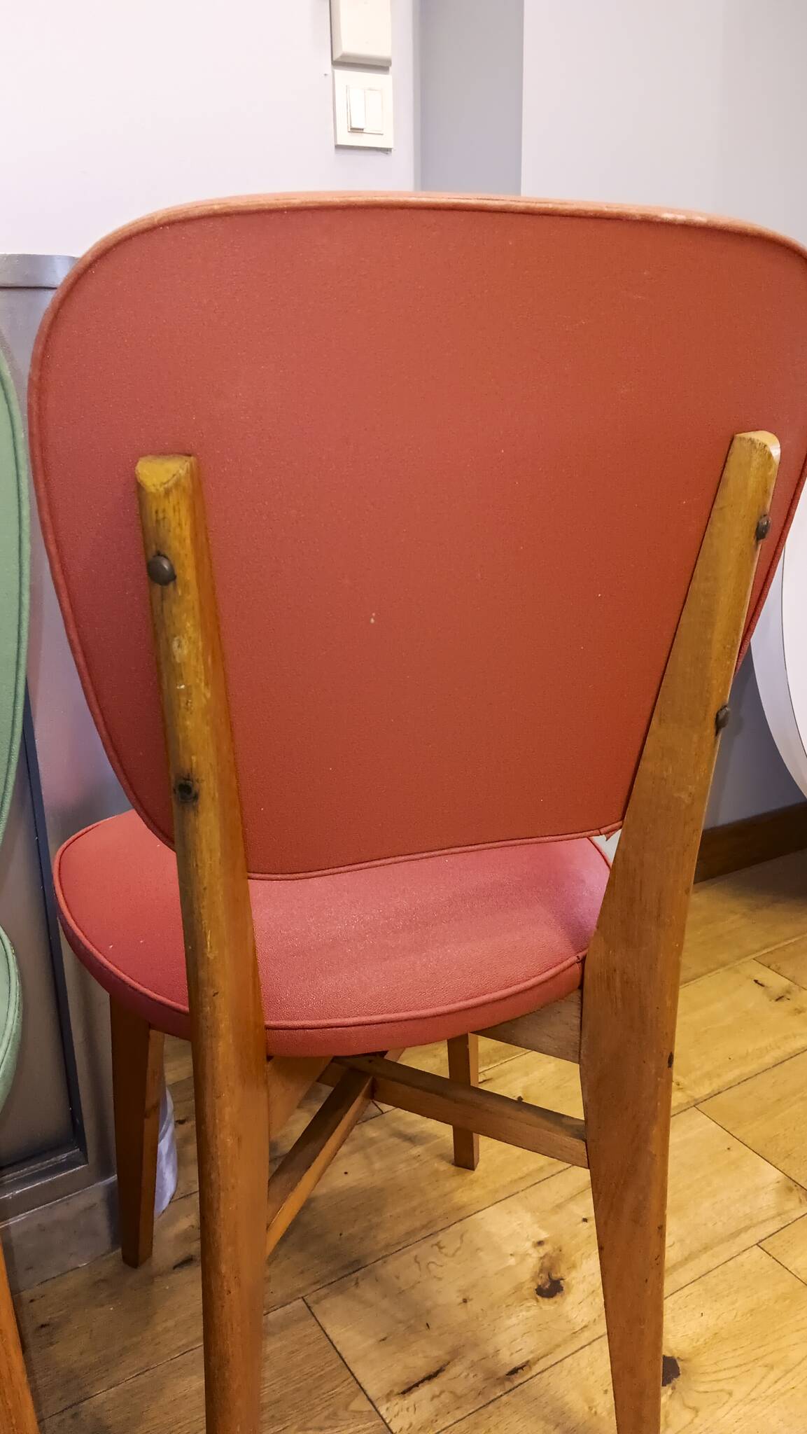 6 vintage chairs from the 50s/60s, wooden structure and skai covering.
