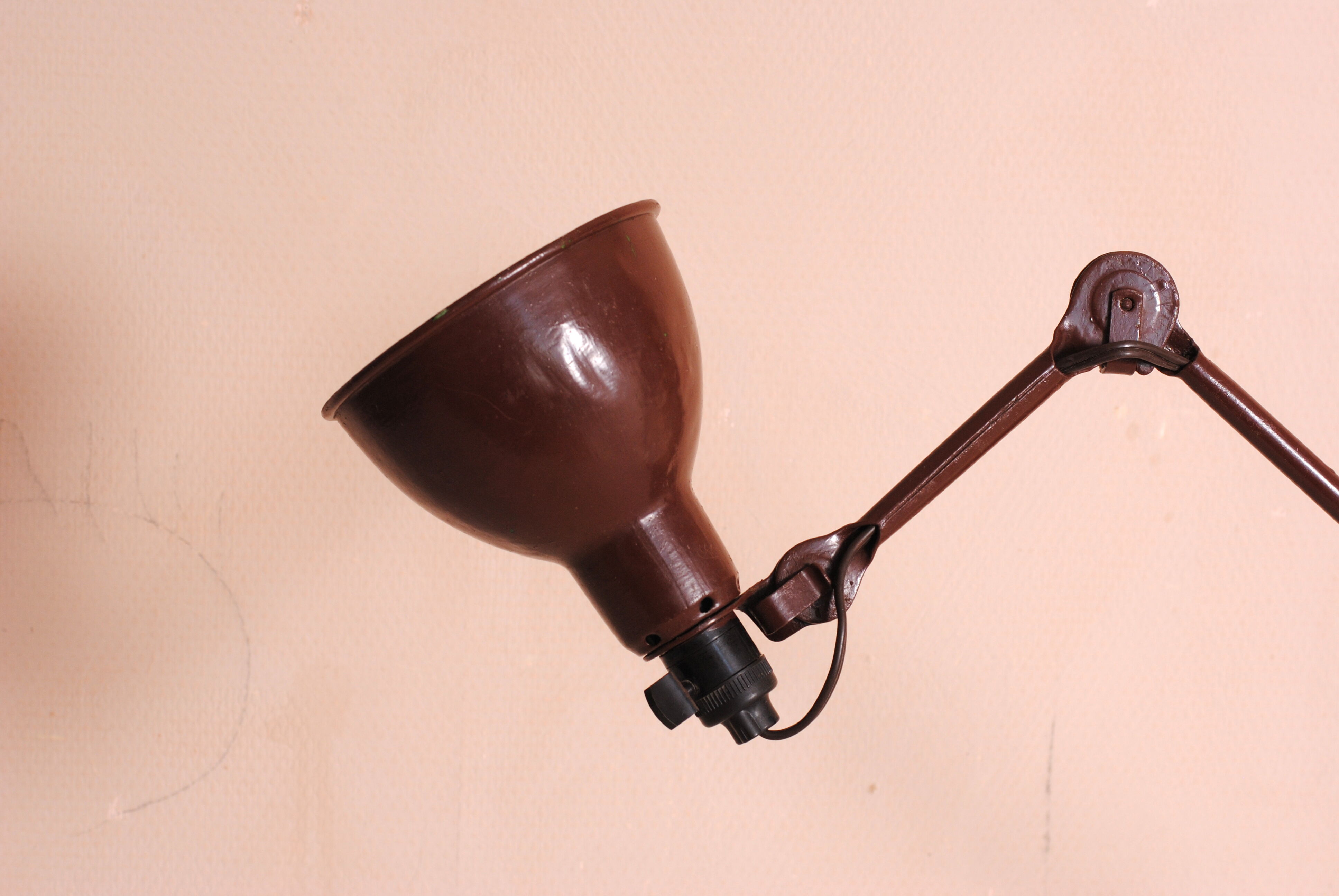 Lampe articulée à étau