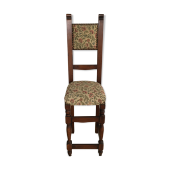 Narrow chair