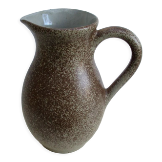 Speckled sandstone pitcher