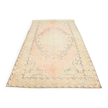 Tapis vintage Oushak rose blush et vert sauge pour salon, 166x266 cm