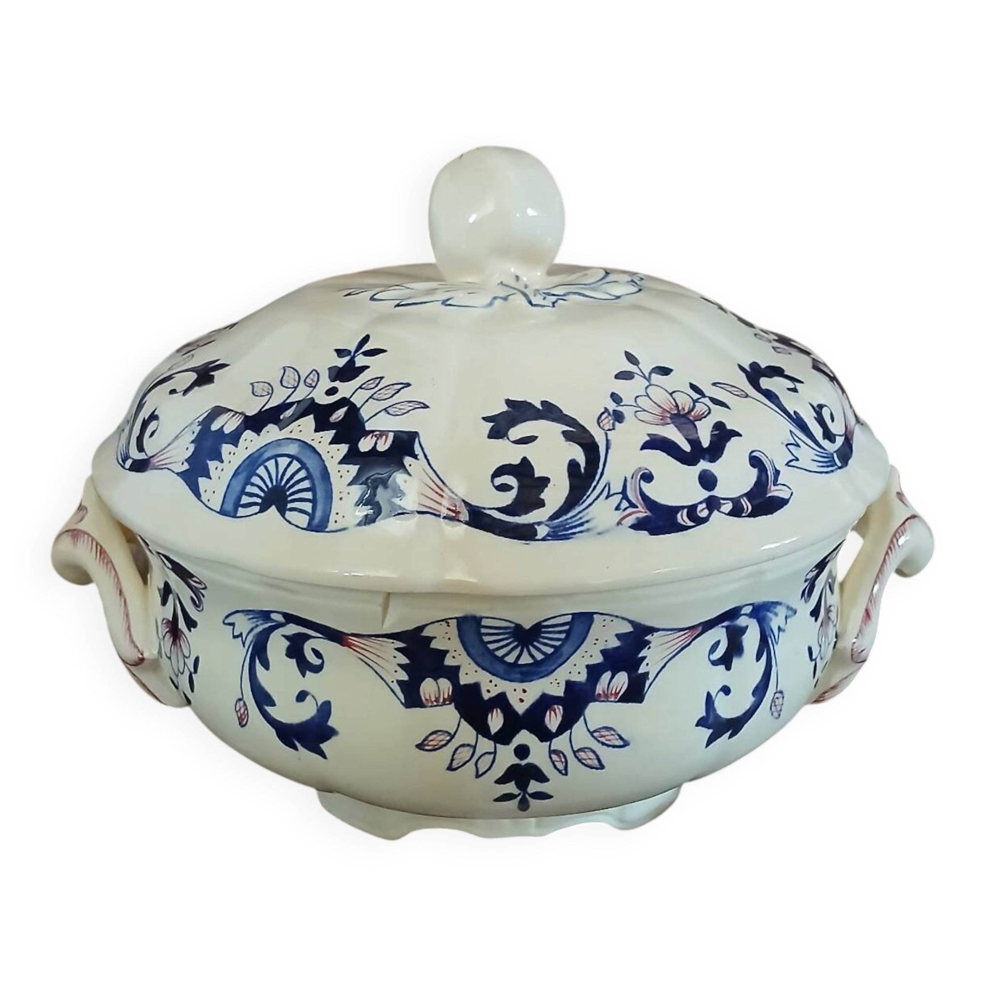 Small soup tureen in Longchamp ironstone.
