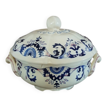 Small soup tureen in Longchamp ironstone.