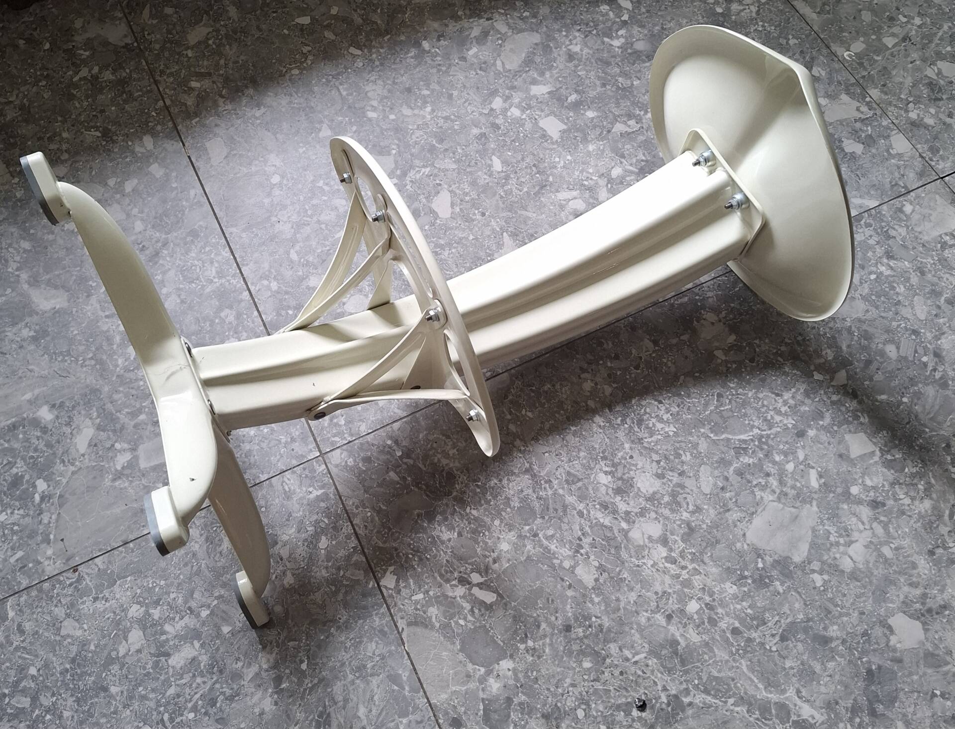 Tabouret  Lotus Yasu Sasamoto  Dulton Co. Ltd.