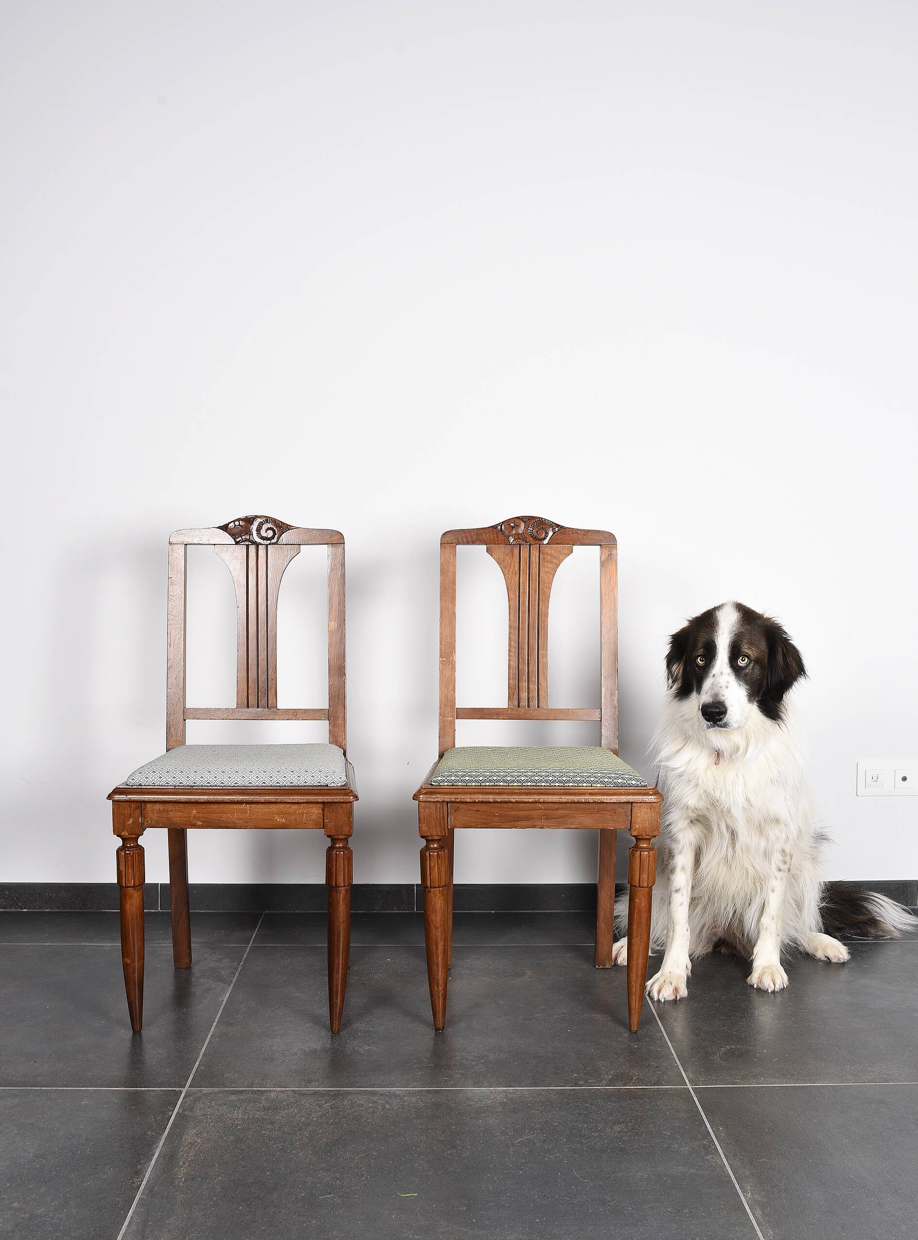 Set of 4 Art Deco chairs in carved wood.