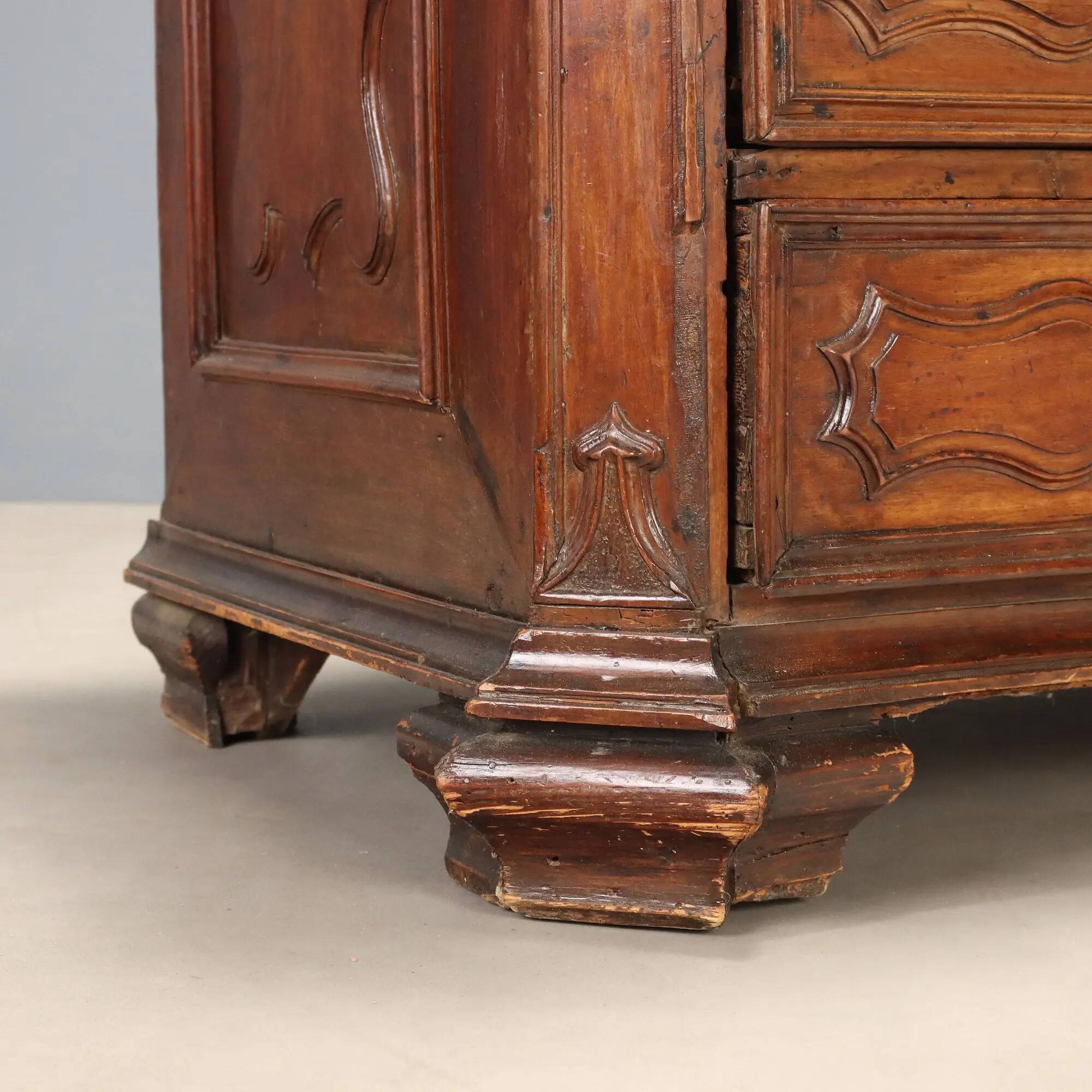 Antique baroque walnut commode, Italy, 18th century