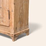 Raw wood bonnet maker 1900