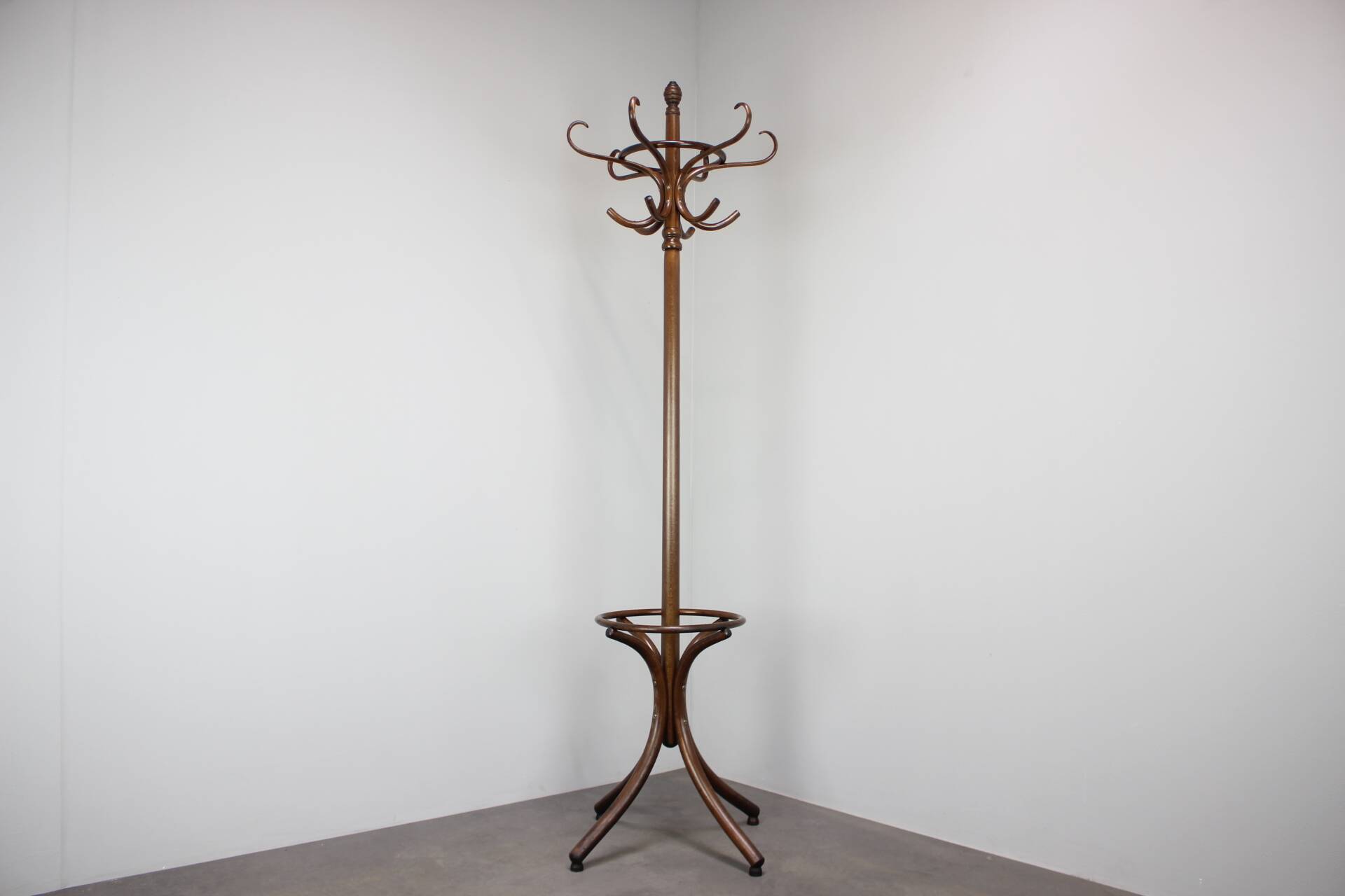 Vintage TON coat rack in curved wood, Czechoslovakia, circa 1970.