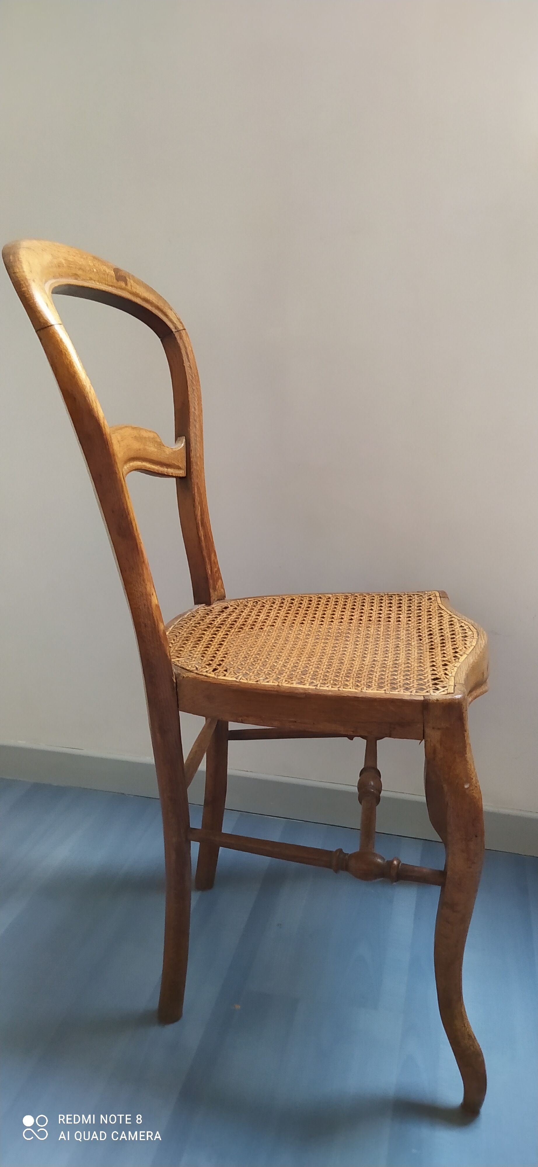 Chaise cannée ancienne