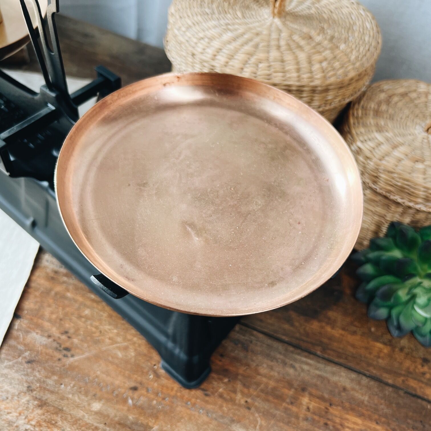 Scale 2 kg in brass and metal