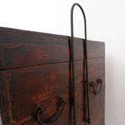 Coffre japonais ancien en bois et en fer