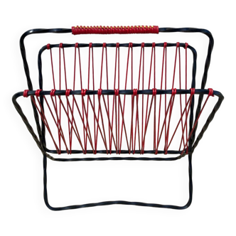 Scoubidou and wrought iron magazine rack
