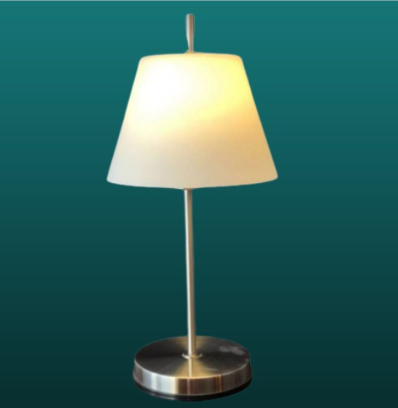 Lampe en métal argenté et verre blanc H 50 cm Diamètre max 22 cm