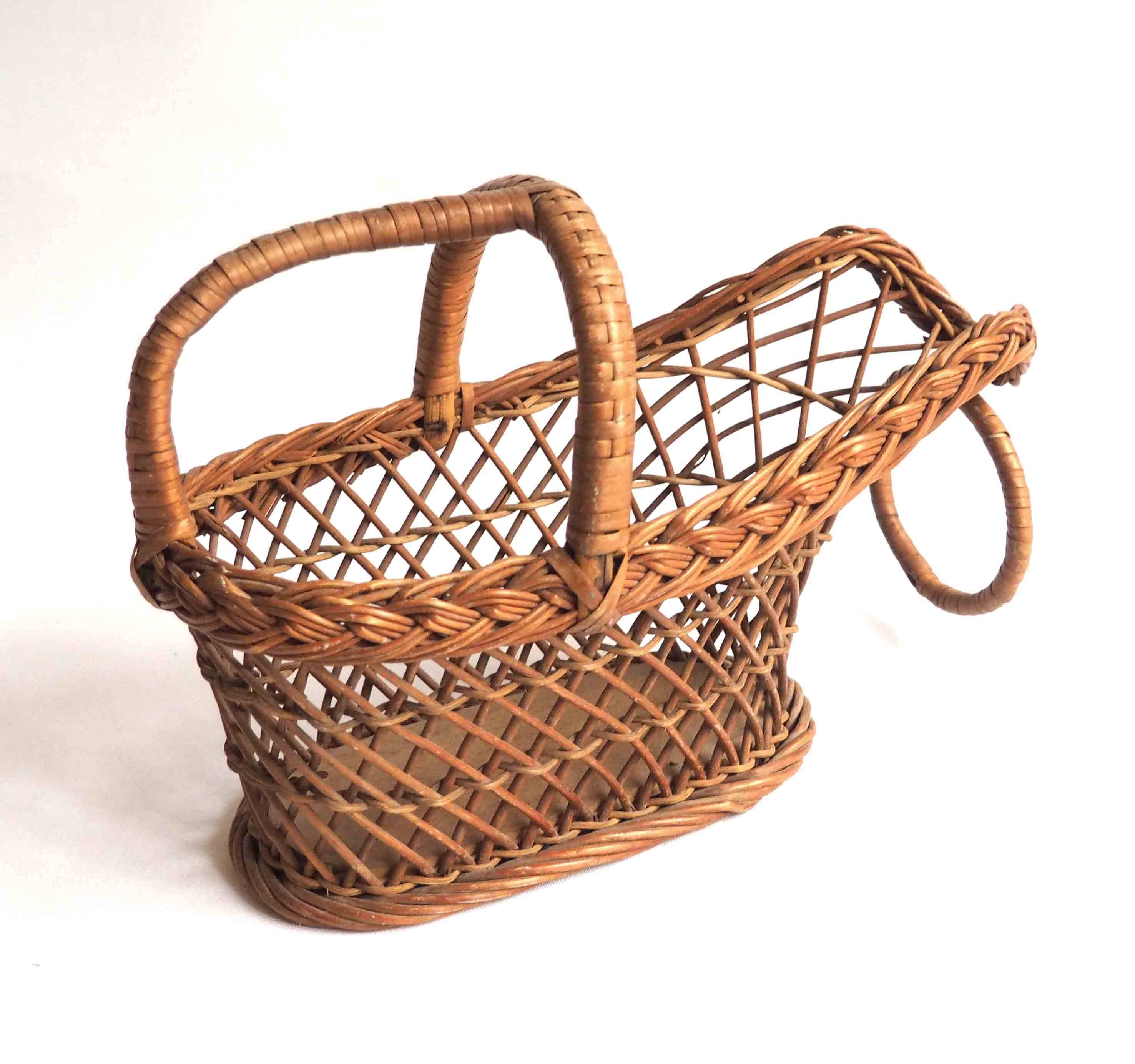 Rattan bottle holder