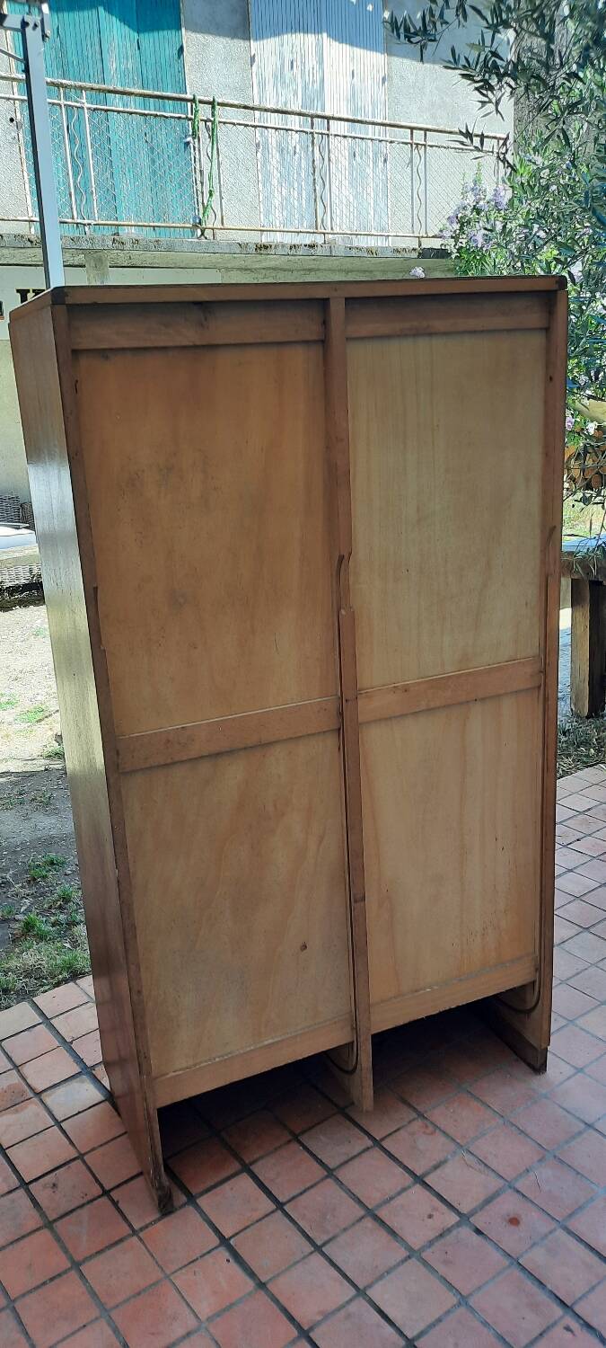 Double curtain filing cabinet