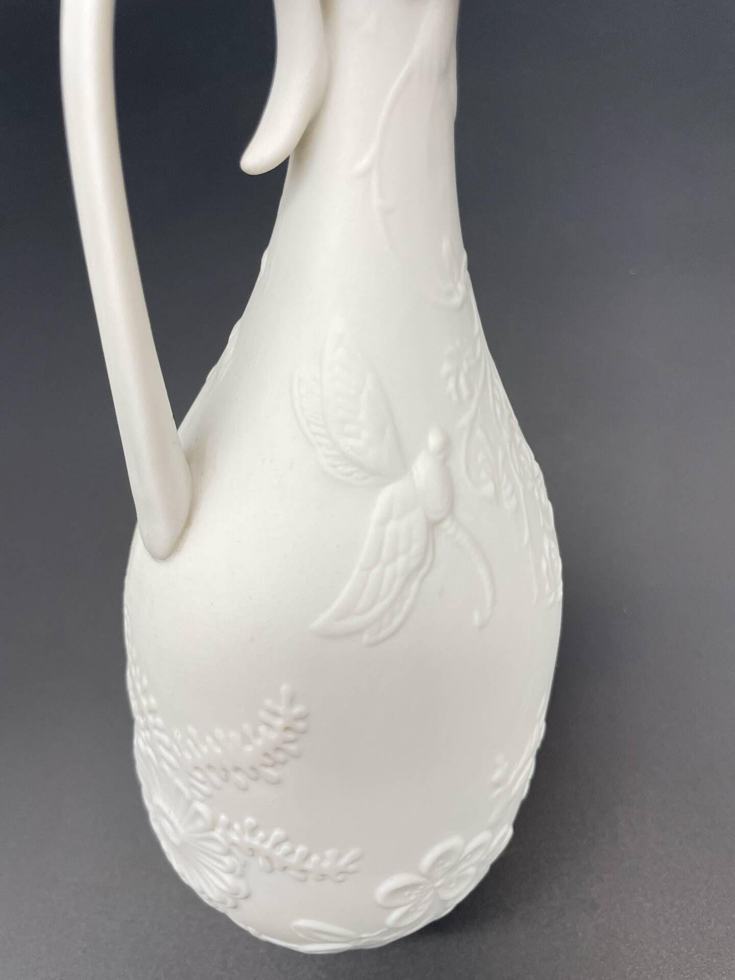 Kaiser 472 ewer vase in white porcelain