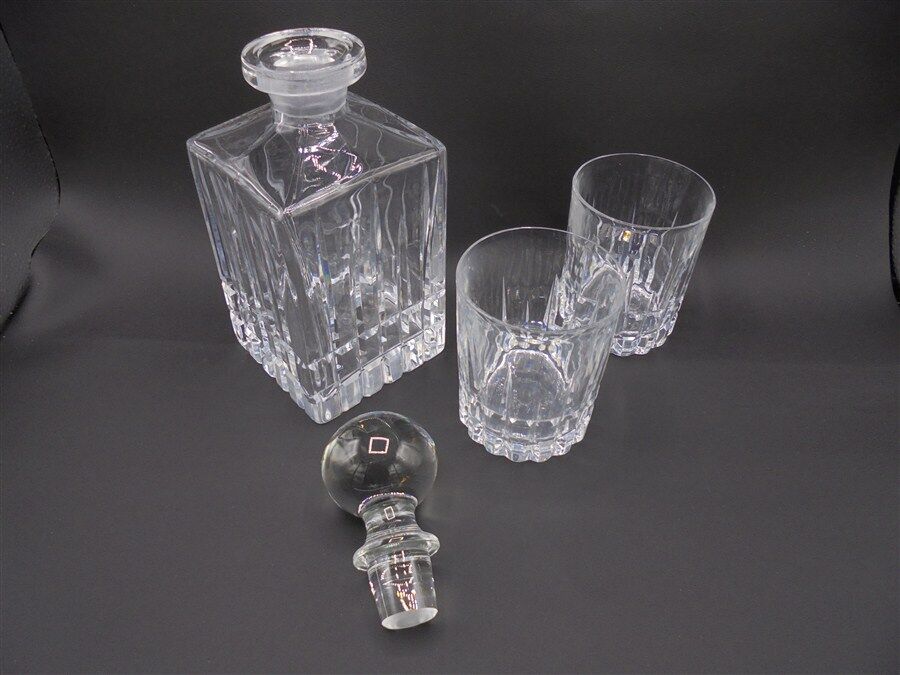 Whisky service: pitcher and 2 glasses