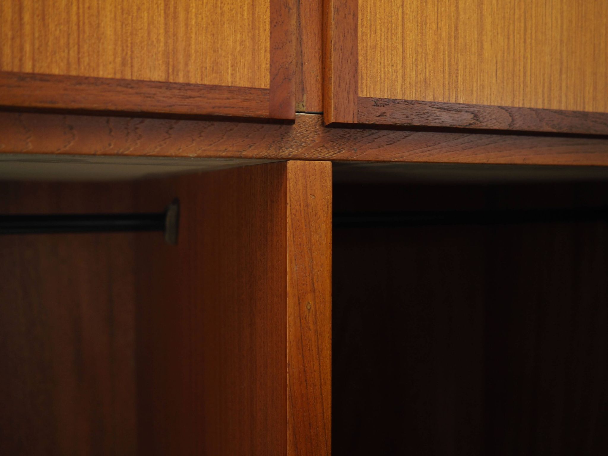 Armoire en teck, design danois, années 1970, fabricant : Omann Jun