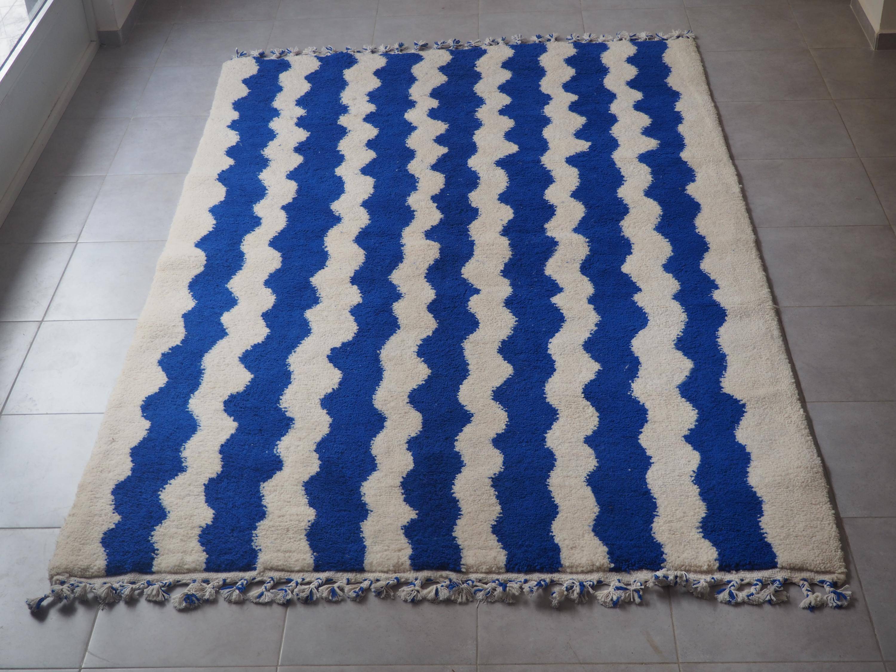 Handmade traditional carpet 250cm x 150cm Moroccan