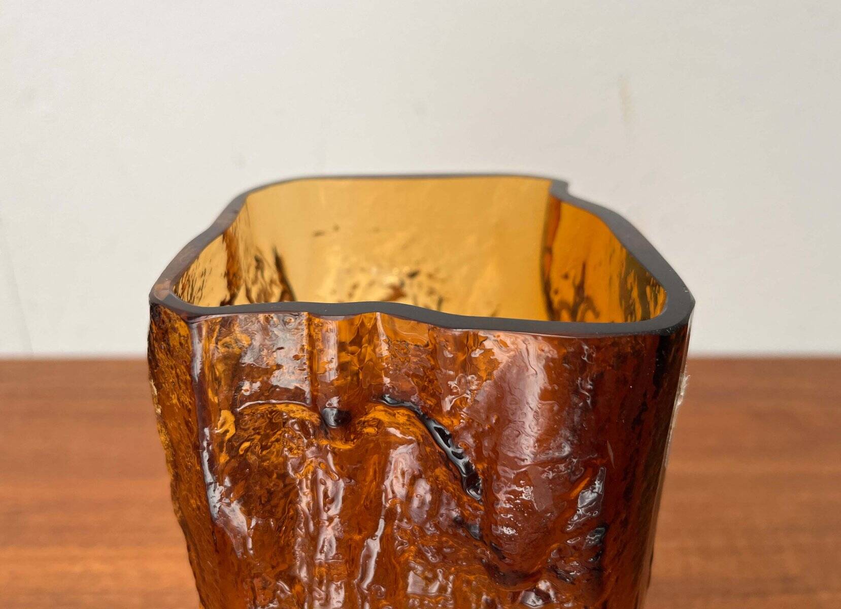 Mid-century modern glass vase by Kai Blomqvist for Kumela, Finland, 1960s.