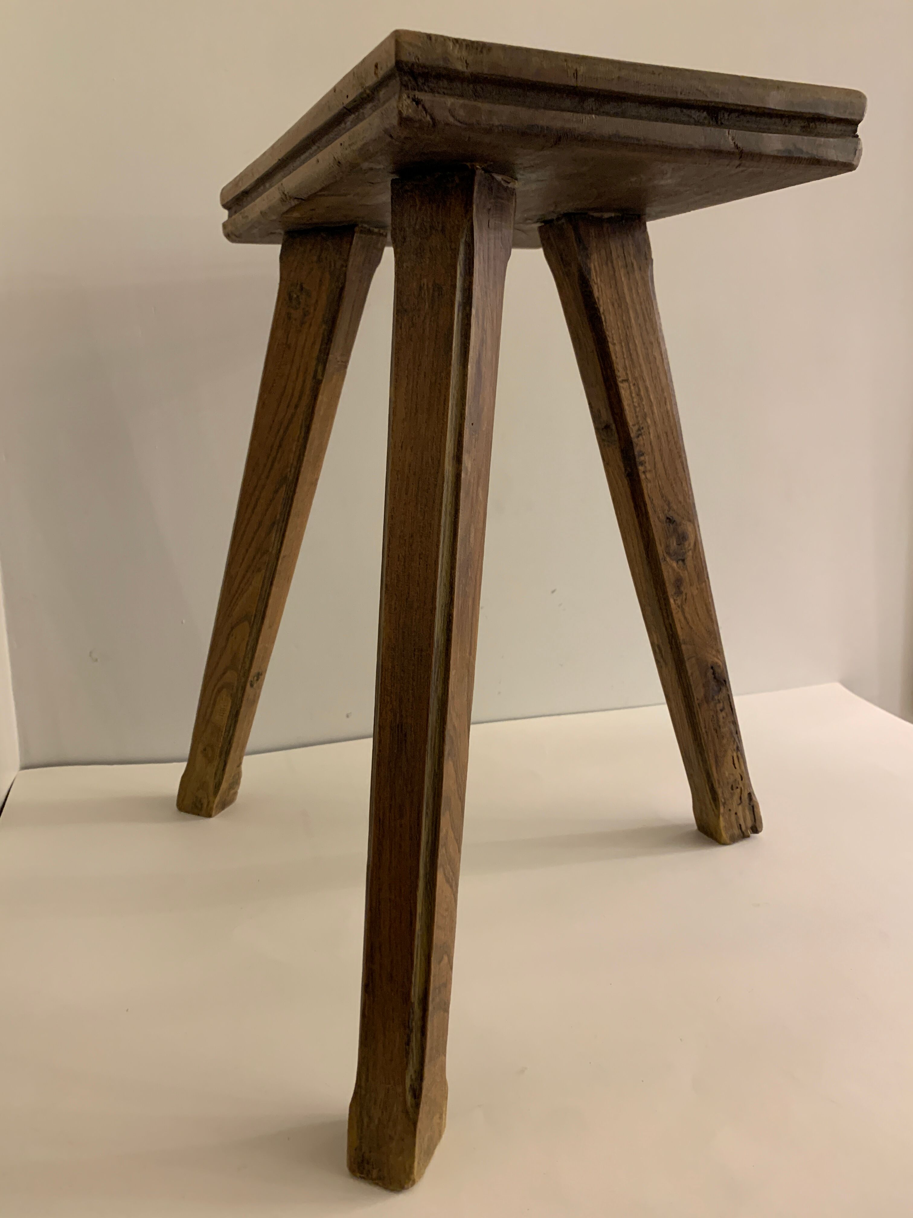 Pair of wooden stools rectangualaires, tripods and handicrafts