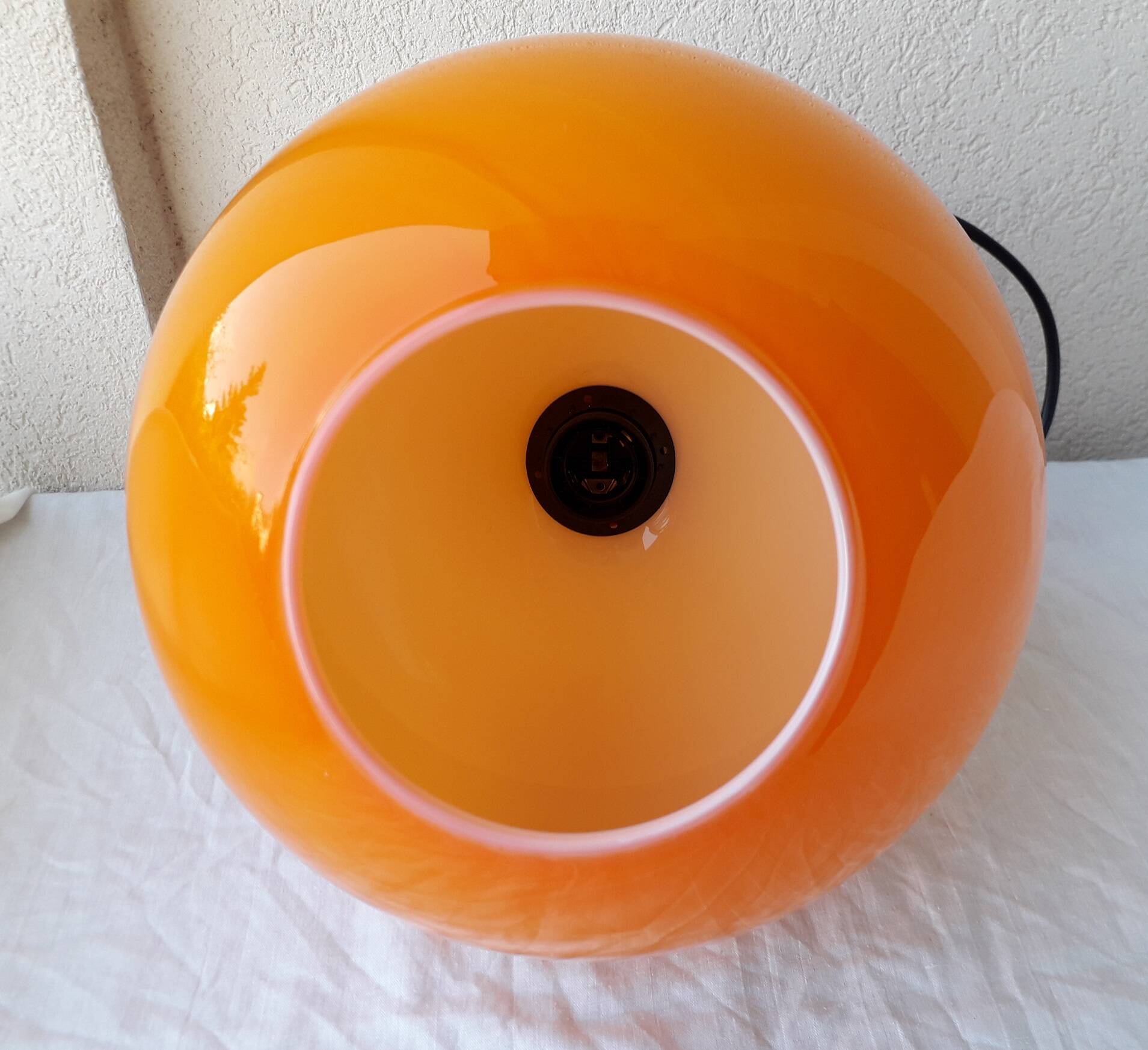 Suspension in orange opaline