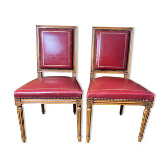 Paire de chaises de style Louis XVI en cuir